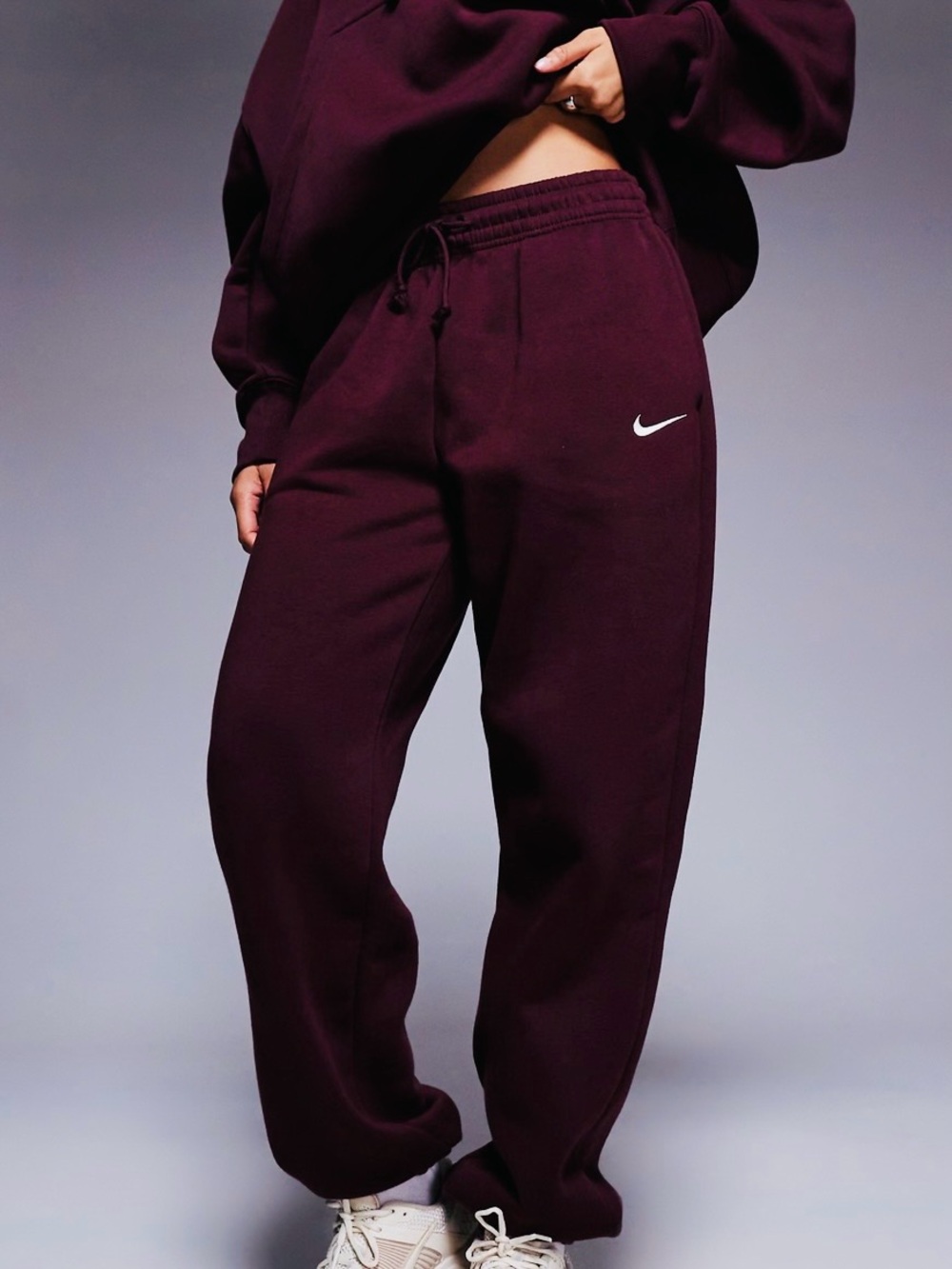 Women’s Nike Fleece Mid Rise Joggers - Medium
